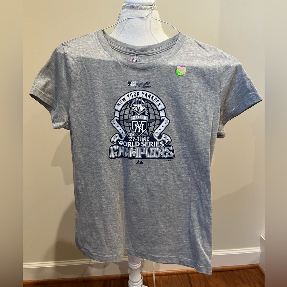 Majestic Women’s Grey Yankees World Series Tshirt- L